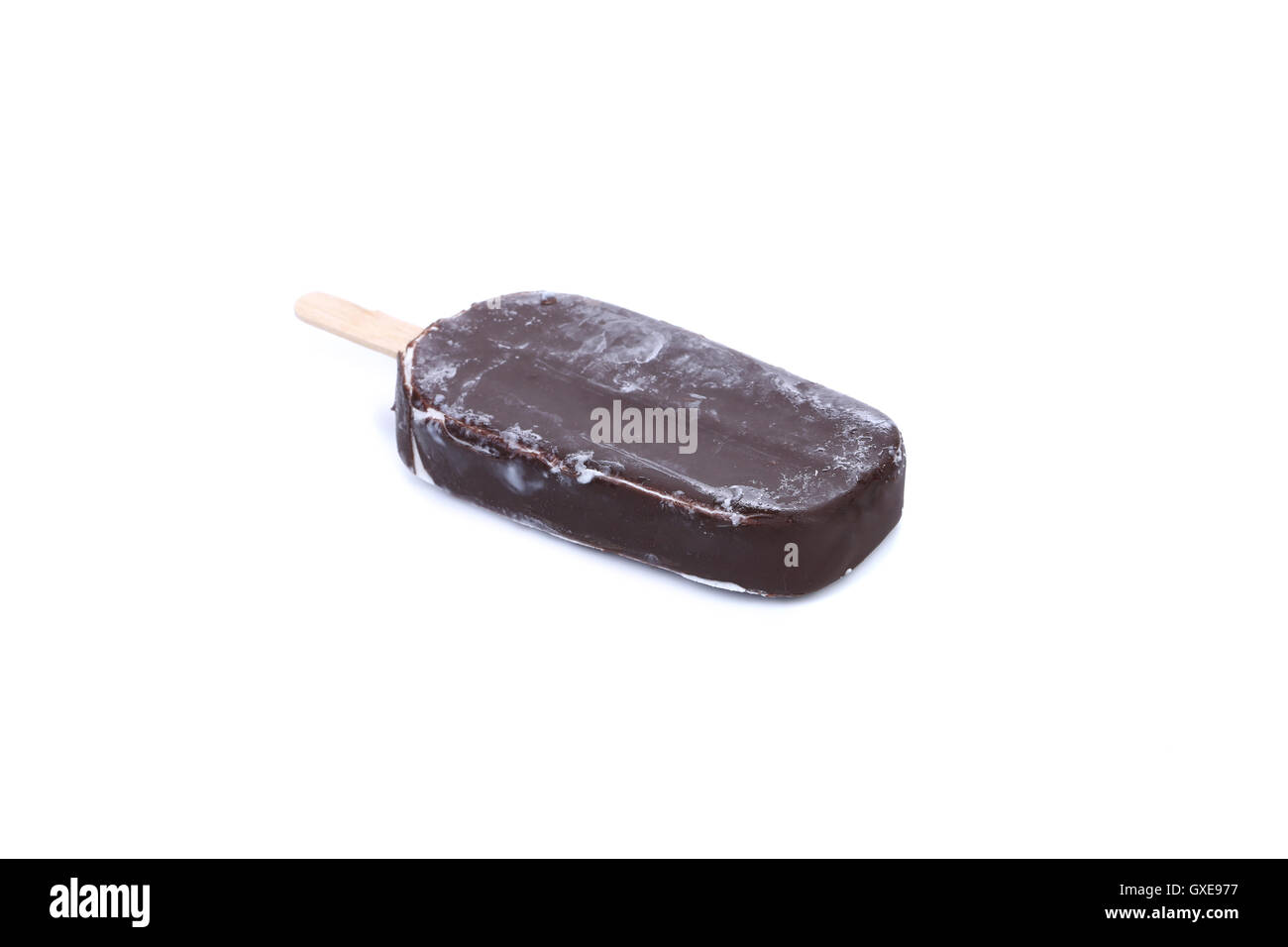 Un chocolat glace vanille sur stick. Banque D'Images