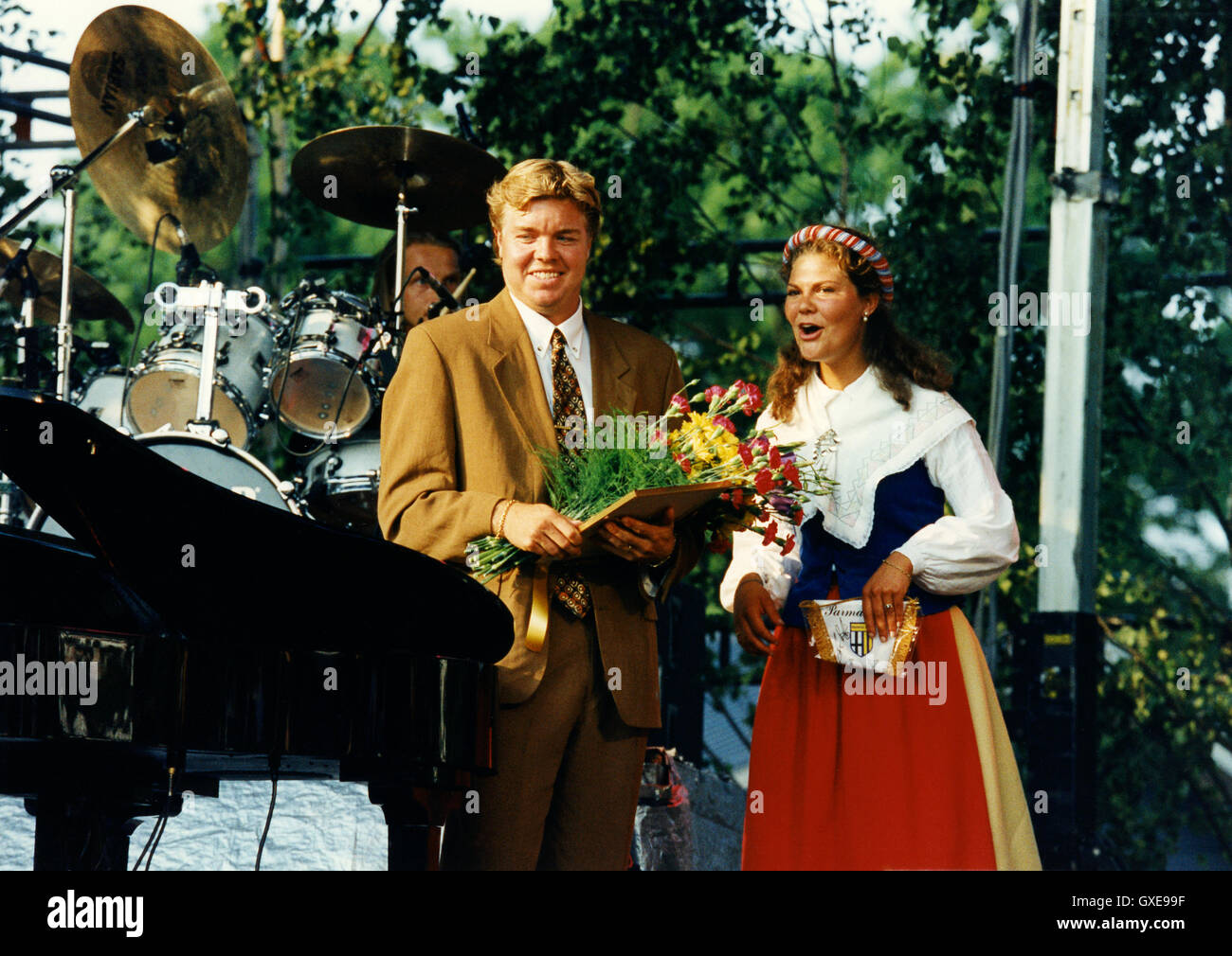 La princesse Victoria à son anniversaire à Borgholm avec football player Tomas Brolin qui reçoit la bourse 1995 Victoria Banque D'Images