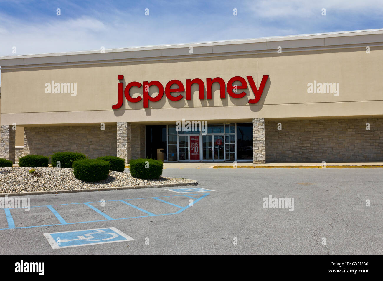 Indianapolis - Circa Juin 2016 : JC Penney Emplacement Centre Commercial de vente au détail. Pce est un détaillant de vêtements et d'ameublement de maison VI Banque D'Images