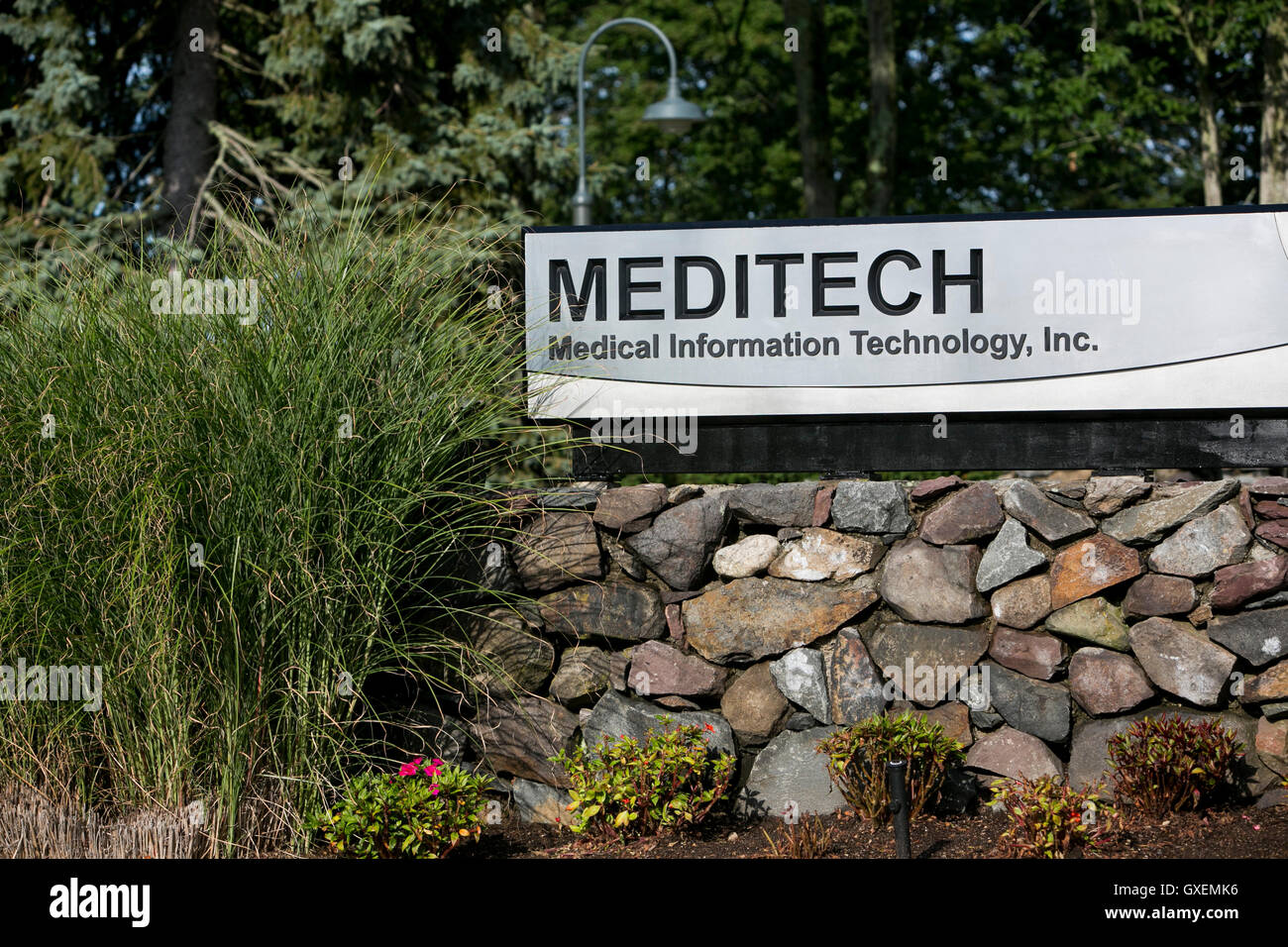 Un logo affiche à l'extérieur d'un établissement occupé par Medical Information Technology, Inc., également connu sous le nom de Meditech, à Canton, Massachus Banque D'Images