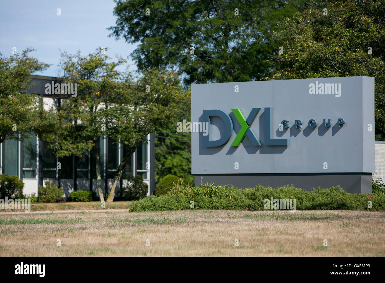 Un logo affiche à l'extérieur du siège social de Destination XL Group, Inc., basé à Canton, Massachusetts le 14 août 2016. Banque D'Images