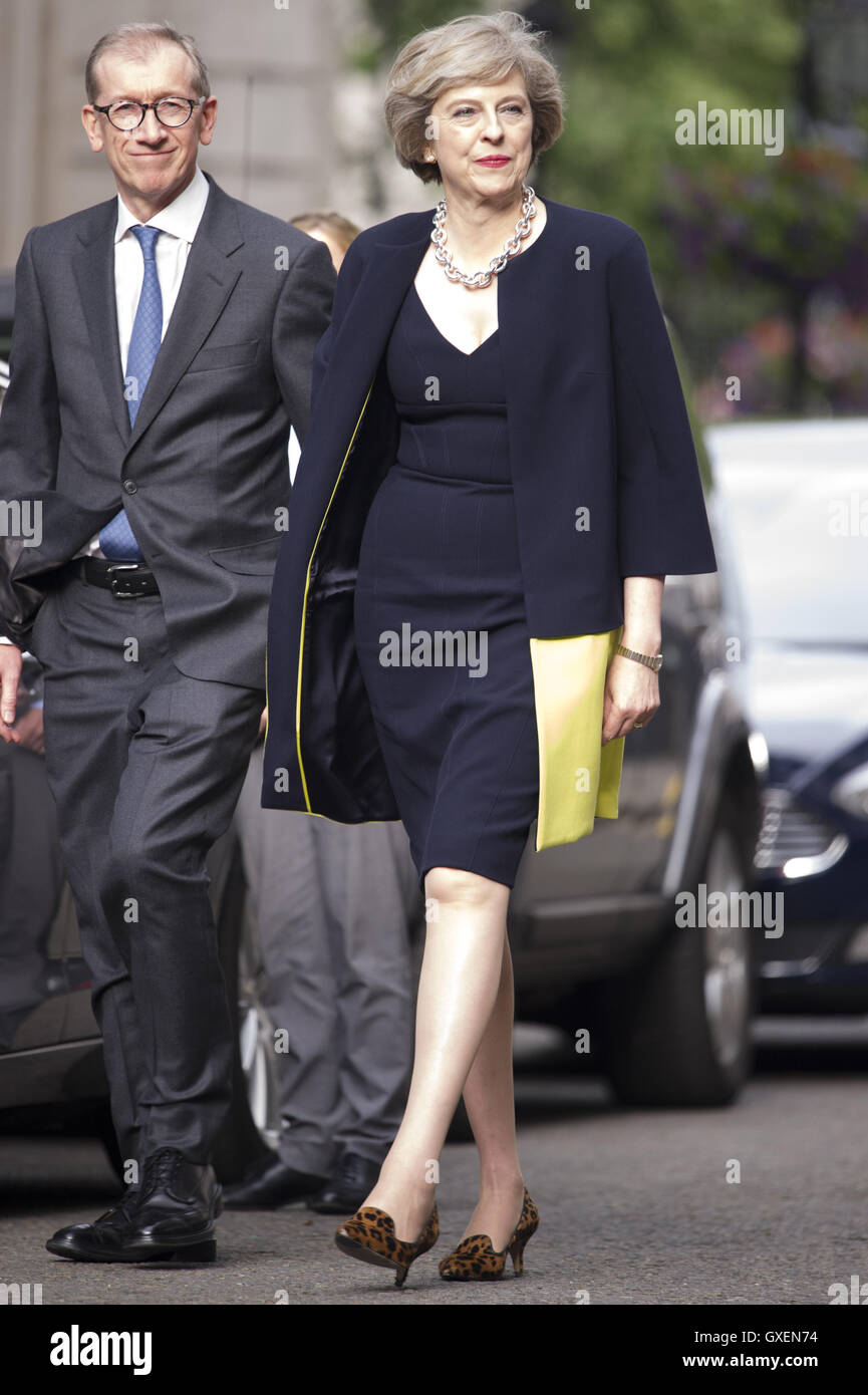 Theresa Mai et mari Philip peut arriver au 10 Downing Street après avoir officiellement de prendre le poste de Premier Ministre avec : Theresa May, Philip John Mai Où : London, Royaume-Uni Quand : 13 Oct 2016 Banque D'Images