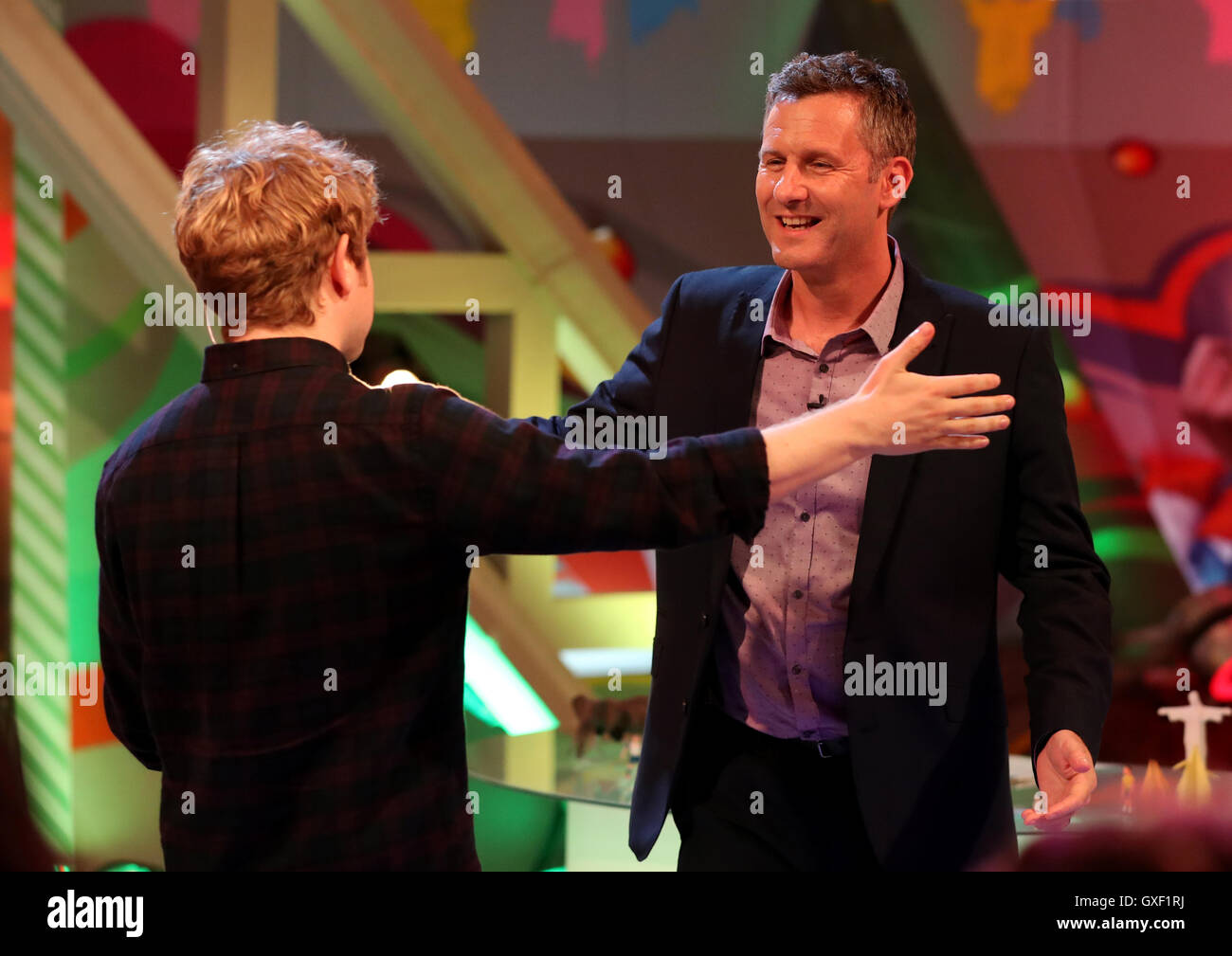 Josh Widdicombe et Adam Hills dans le studio pendant une répétition générale pour la télévision montrent la dernière étape à l'International Broadcast Centre pendant les Jeux paralympiques 2016 à Rio. Banque D'Images