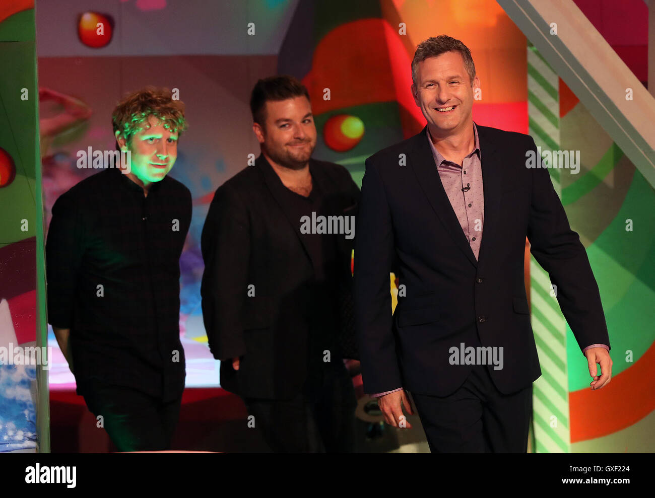 Josh Widdicombe, Alex Brooker et Adam Hills dans le studio pendant une répétition générale pour la télévision montrent la dernière étape à l'International Broadcast Centre pendant les Jeux paralympiques 2016 à Rio. Banque D'Images