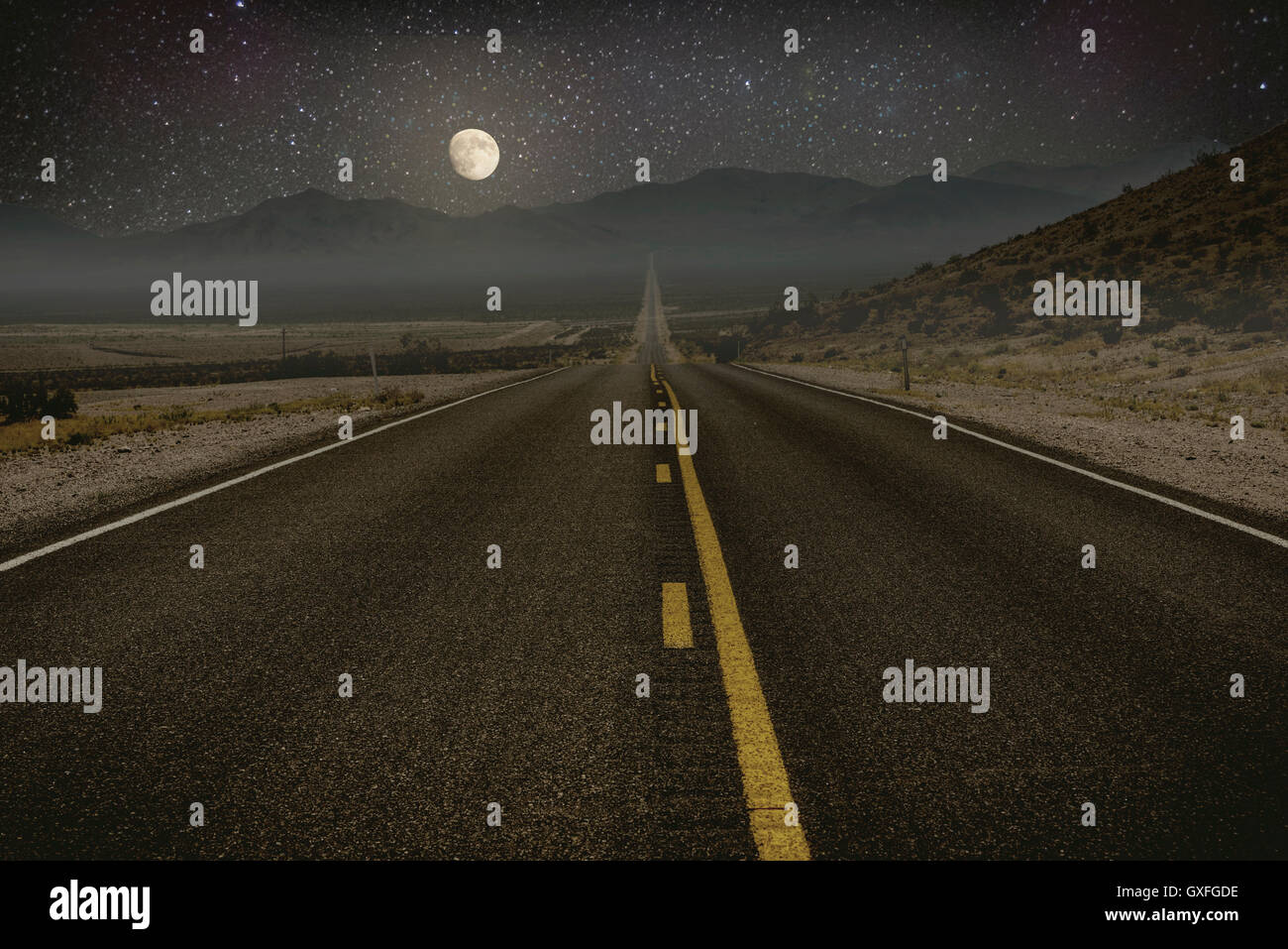Paysage de la longue route à Death Valley National Park for business concept objectif Banque D'Images