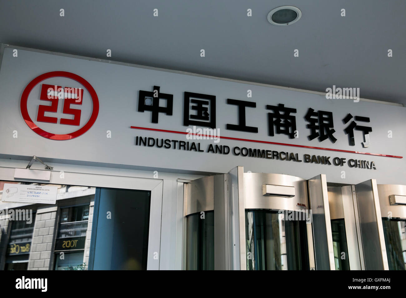 Un logo affiche à l'extérieur de la direction générale de Milan de la Banque industrielle et commerciale de Chine (ICBC) à Milan, Italie le 3 septembre, 20 Banque D'Images