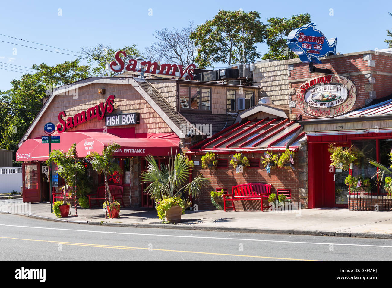 L'entrée principale de Sammy's Boîte à poisson, un restaurant de fruits de mer sur l'île de ville dans le Bronx, New York. Banque D'Images