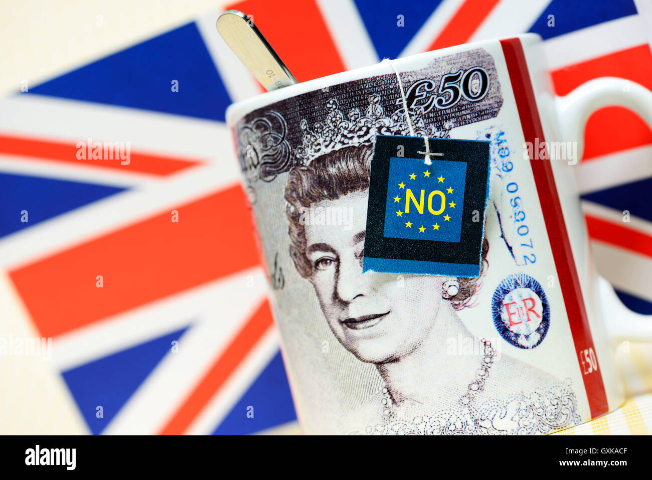 Teetasse englischer und mit Queen UE-Fahne, Symbolfoto-référendum UE Banque D'Images