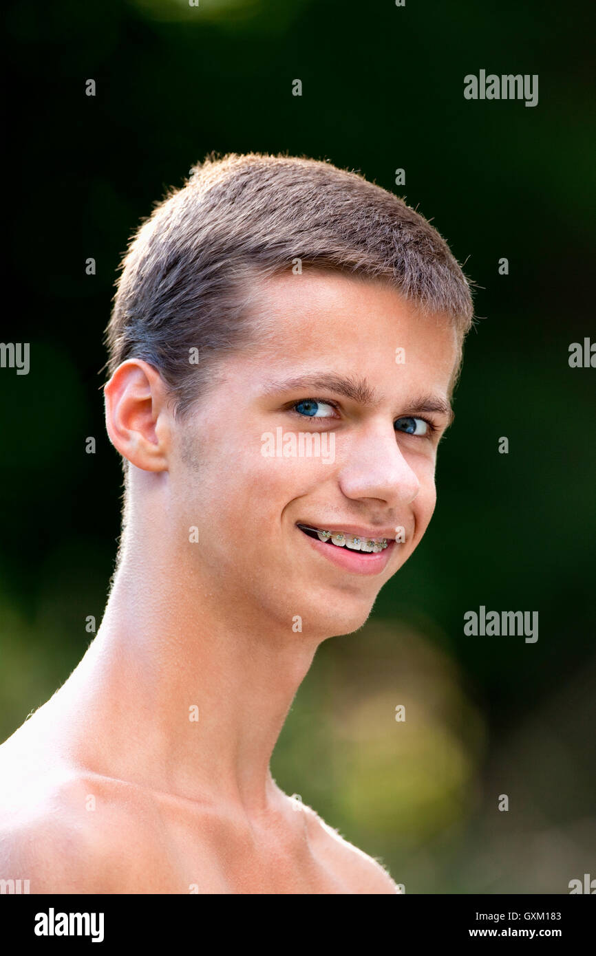 Portrait of a Teenage Boy with Braces Banque D'Images