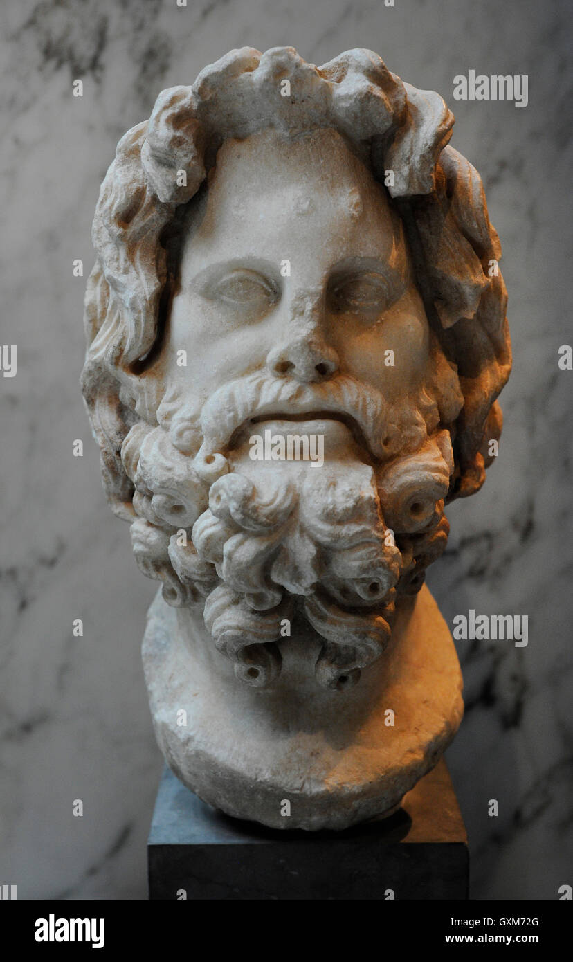 La tête de Dieu romain Sérapis. En. C. 150-200 AD. Musée d'antiquités orientales et méditerranéennes. Stockholm. La Suède. Banque D'Images