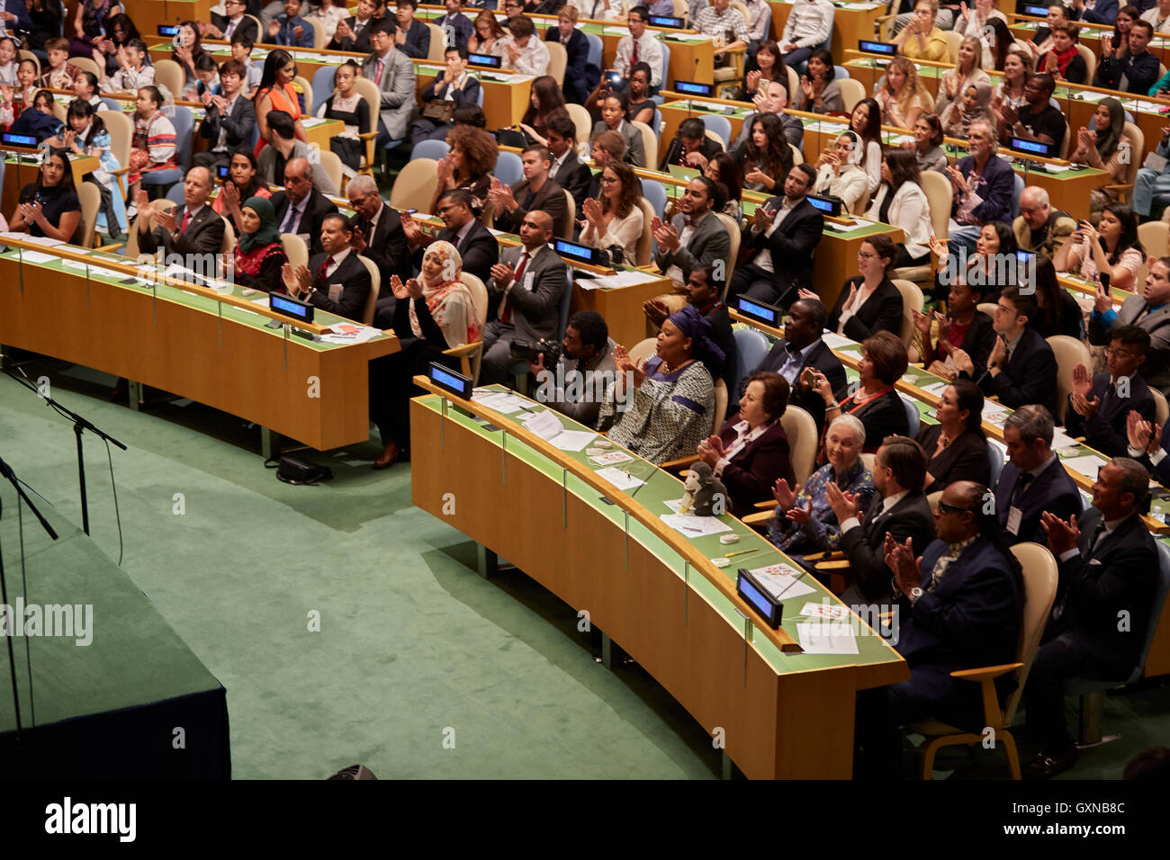 New York, États-Unis. 16 Sep, 2016. US : AG ONU Shirin Ebadi, prix Nobel de la paix 2003, s'adresse à l'Assemblée générale Crédit : Mark Sullivan/Alamy Live News Banque D'Images