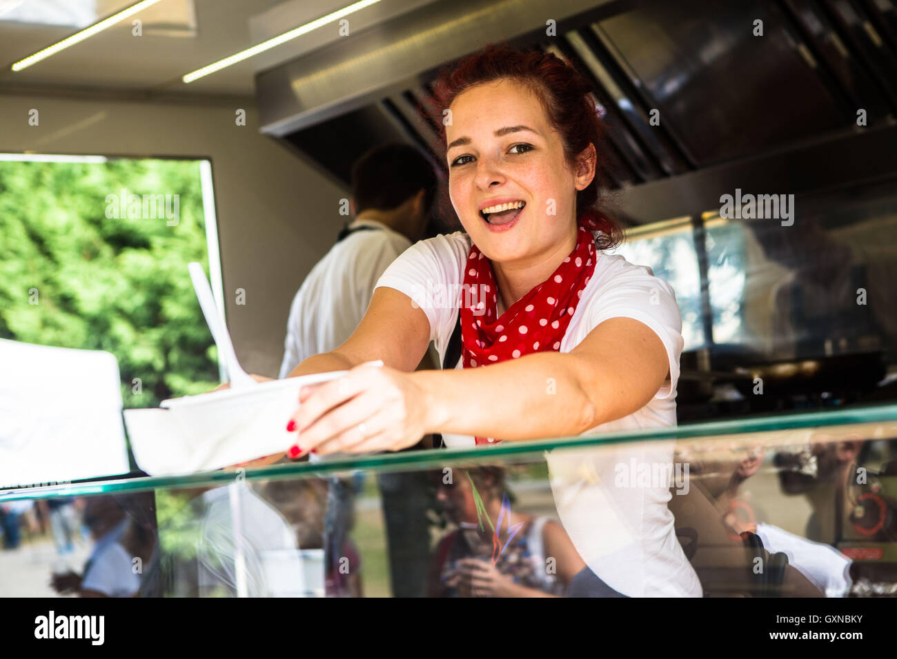 Milan, Italie. 17 Septembre, 2016. - Streeat camion alimentaire festival tenu à Carroponte à Milan, Italie, le 17 septembre 2016 Crédit : Mairo Cinquetti/Alamy Live News Banque D'Images