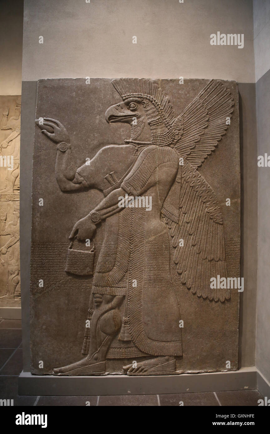 Le soulagement. Or, dieu à tête d'aigle. 9e siècle avant J.-C.. Neo-Assyrian. Règne d'Assurnazirpal. Nimrud (ancienne Kalhu). La Mésopotamie. Banque D'Images