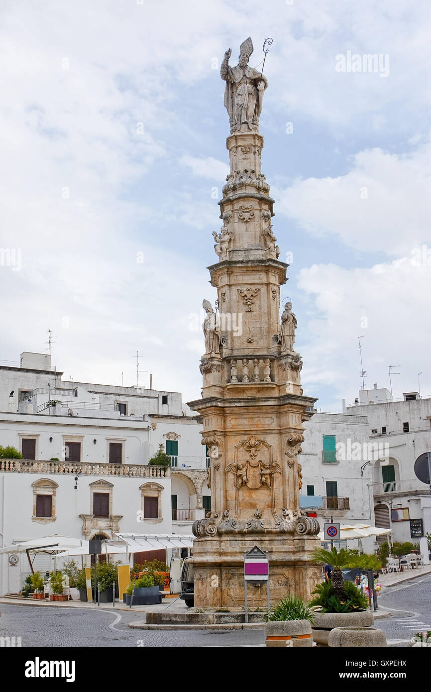 Statue de Sant'Oronzo à Ostuni (Italie) Banque D'Images