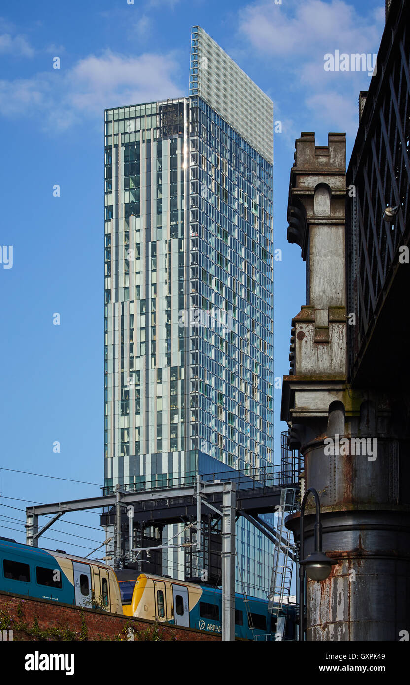 Beetham tower Castlefield Manchester encadrée architecture Victorienne ponts en fer sur l'écart des chemins de propriété architecte properti Banque D'Images