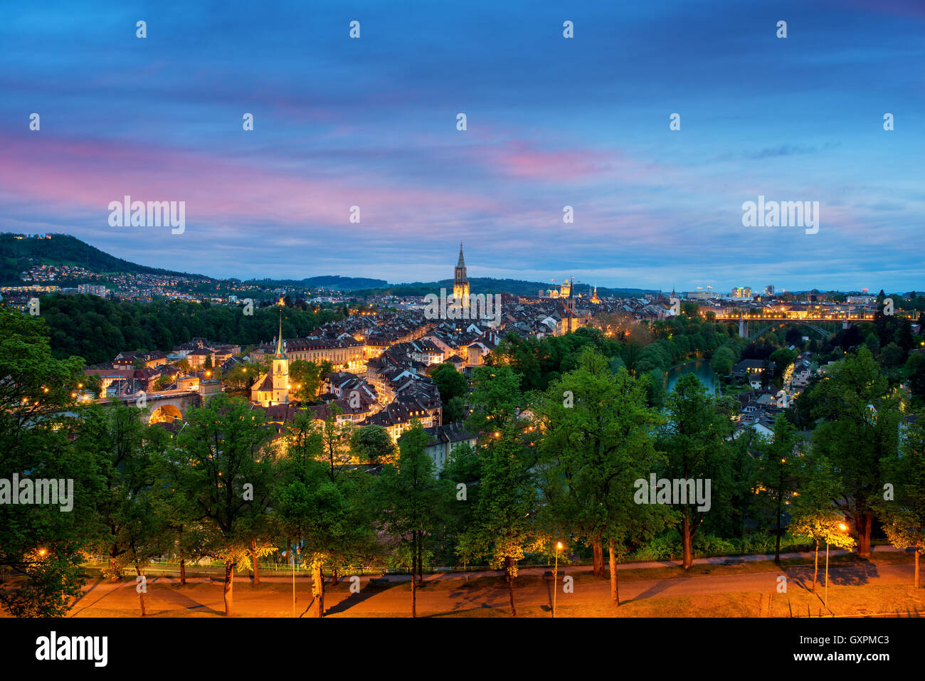 Ville de Berne skyline avec un ciel dramatique à Berne, Suisse Banque D'Images