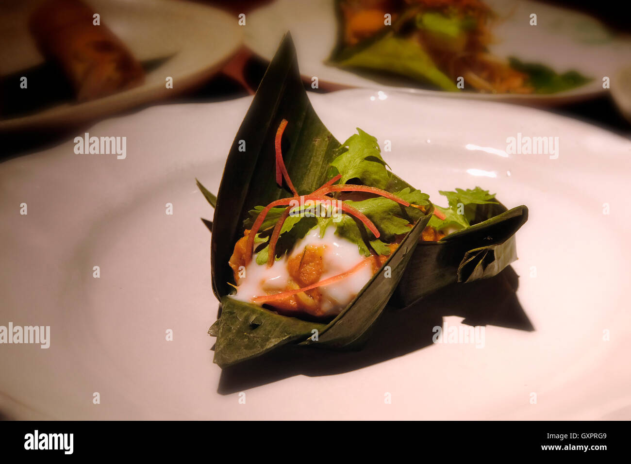 Gastronomie thaïlandaise servie dans le restaurant Nahm, un restaurant étoilé au guide Michelin du Como Metropolitan Hotel à Bangkok en Thaïlande Banque D'Images