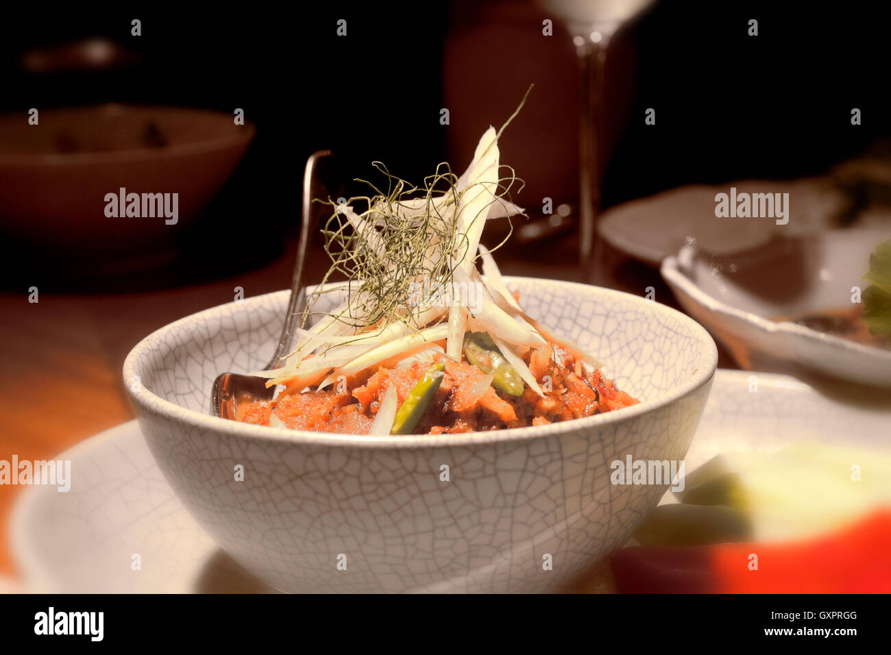 Gastronomie thaïlandaise servie dans le restaurant Nahm, un restaurant étoilé au guide Michelin du Como Metropolitan Hotel à Bangkok en Thaïlande Banque D'Images