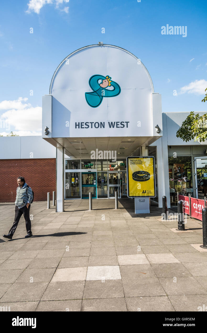 Le parking à Heston Station-service sur la M4 à la périphérie de Londres, Royaume-Uni Banque D'Images