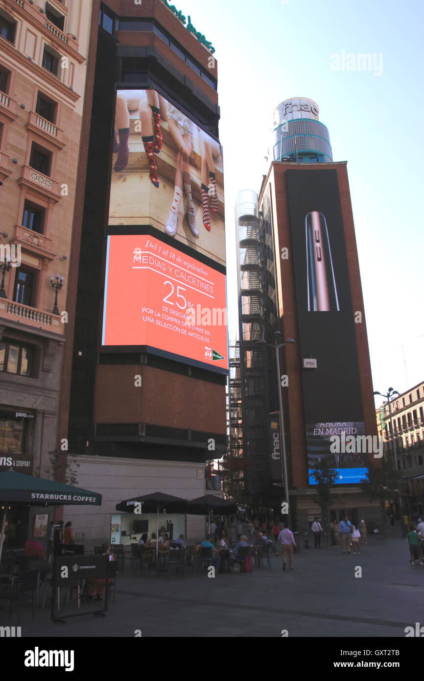 La publicité au néon à Plaza del Callao Madrid Espagne Banque D'Images