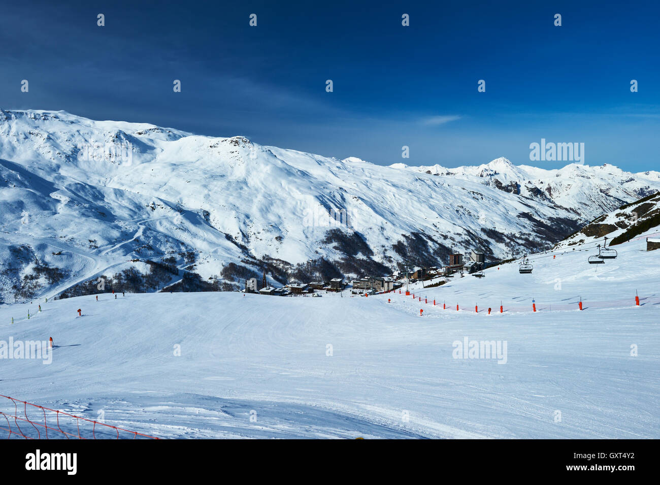 Les montagnes avec de la neige en hiver Banque D'Images