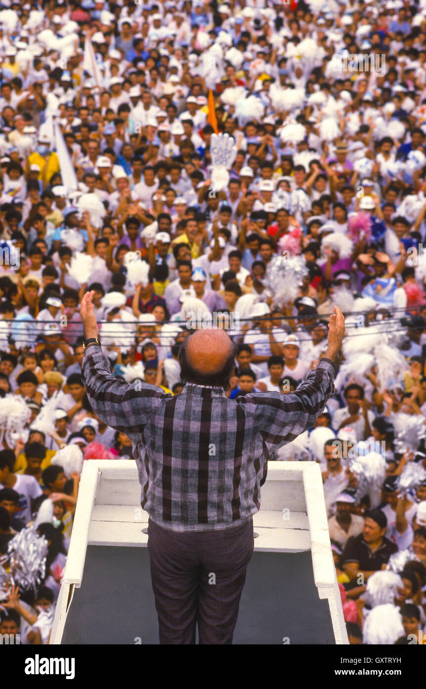 Caracas, Venezuela - candidate présidentielle Carlos Andres Perez faire campagne. Octobre 1988 Banque D'Images