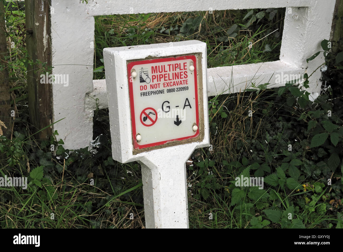 Plusieurs pipelines souterrains, pétrole, gaz, eau Banque D'Images