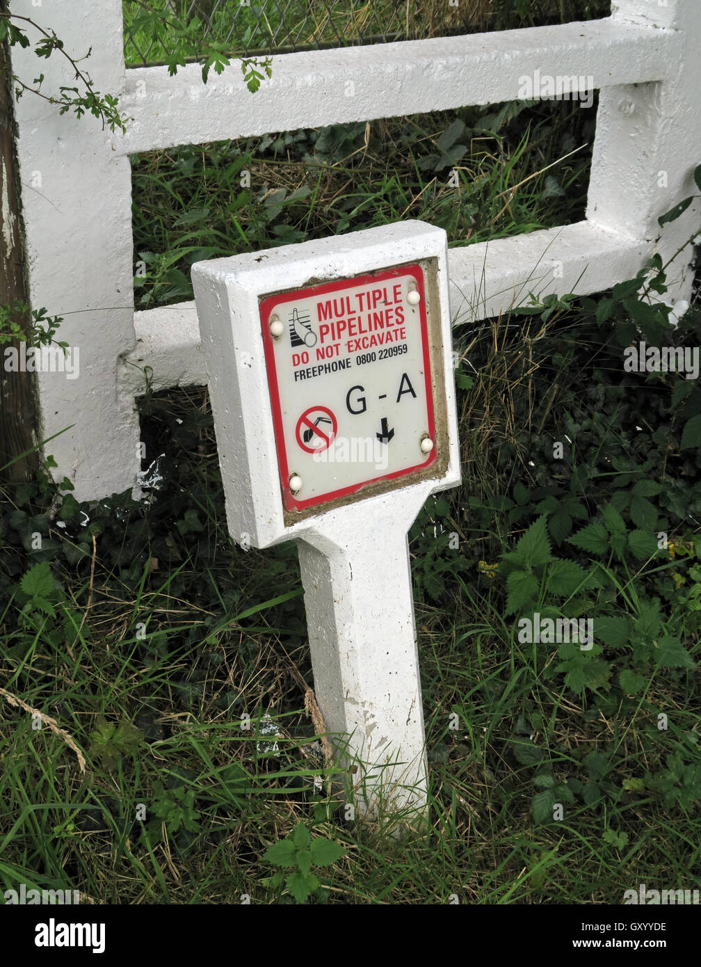 Plusieurs pipelines souterrains, pétrole, gaz, eau Banque D'Images