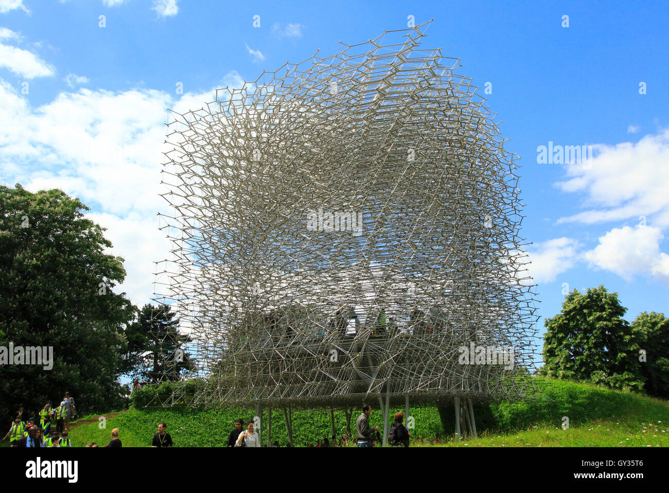 La ruche d'art sculpture à Royal Botanic Gardens, Kew, Londres, Angleterre, Royaume-Uni conçu par Wolfgang Buttress Banque D'Images
