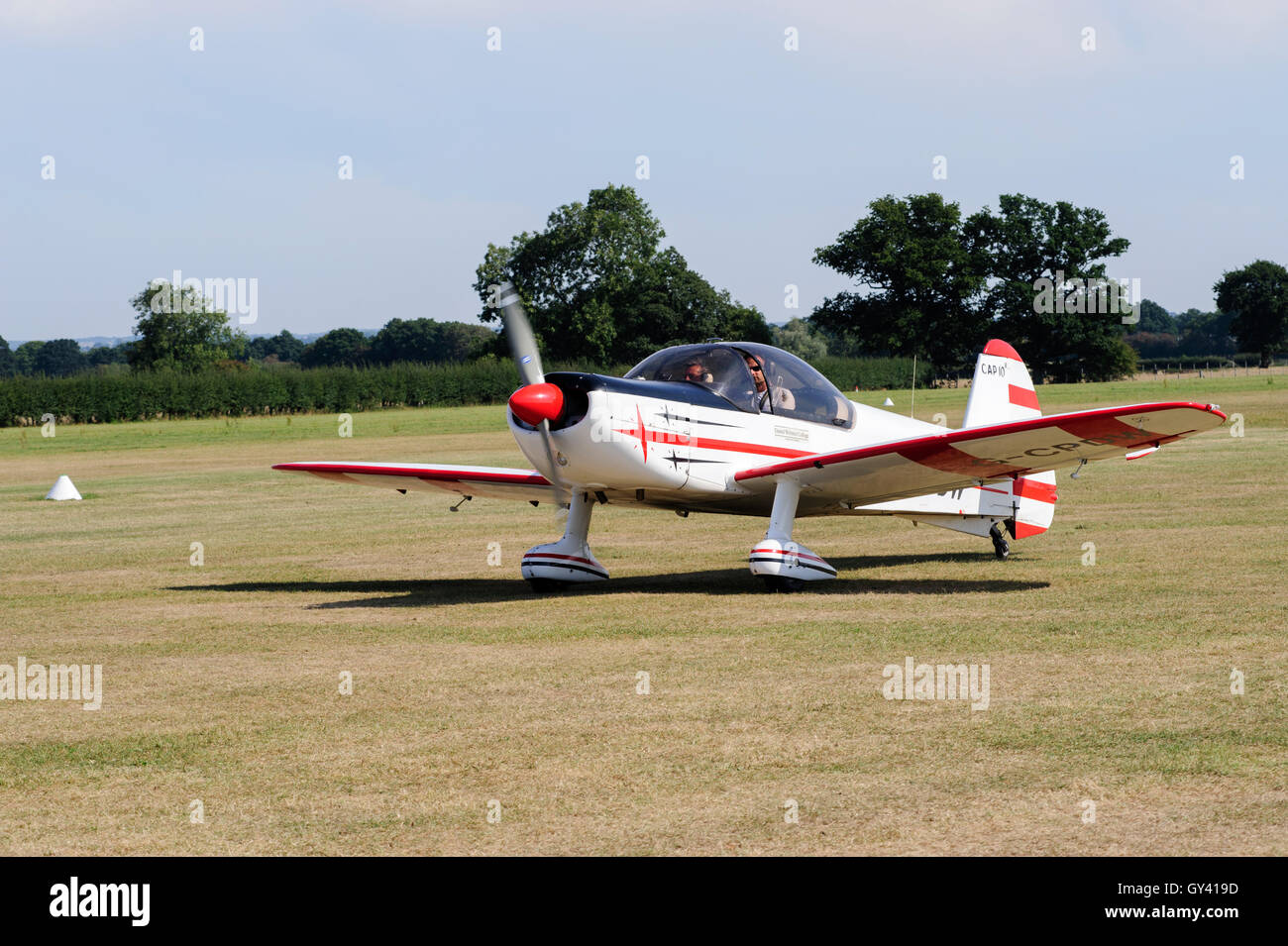 Le roulage des avions légers à l'aérodrome de Maidstone dans le Kent England uk Banque D'Images