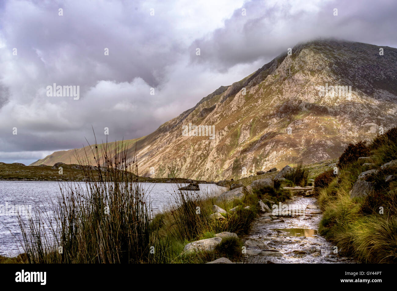 Vue imprenable de Llyn Idwal Snowdonia - Banque D'Images