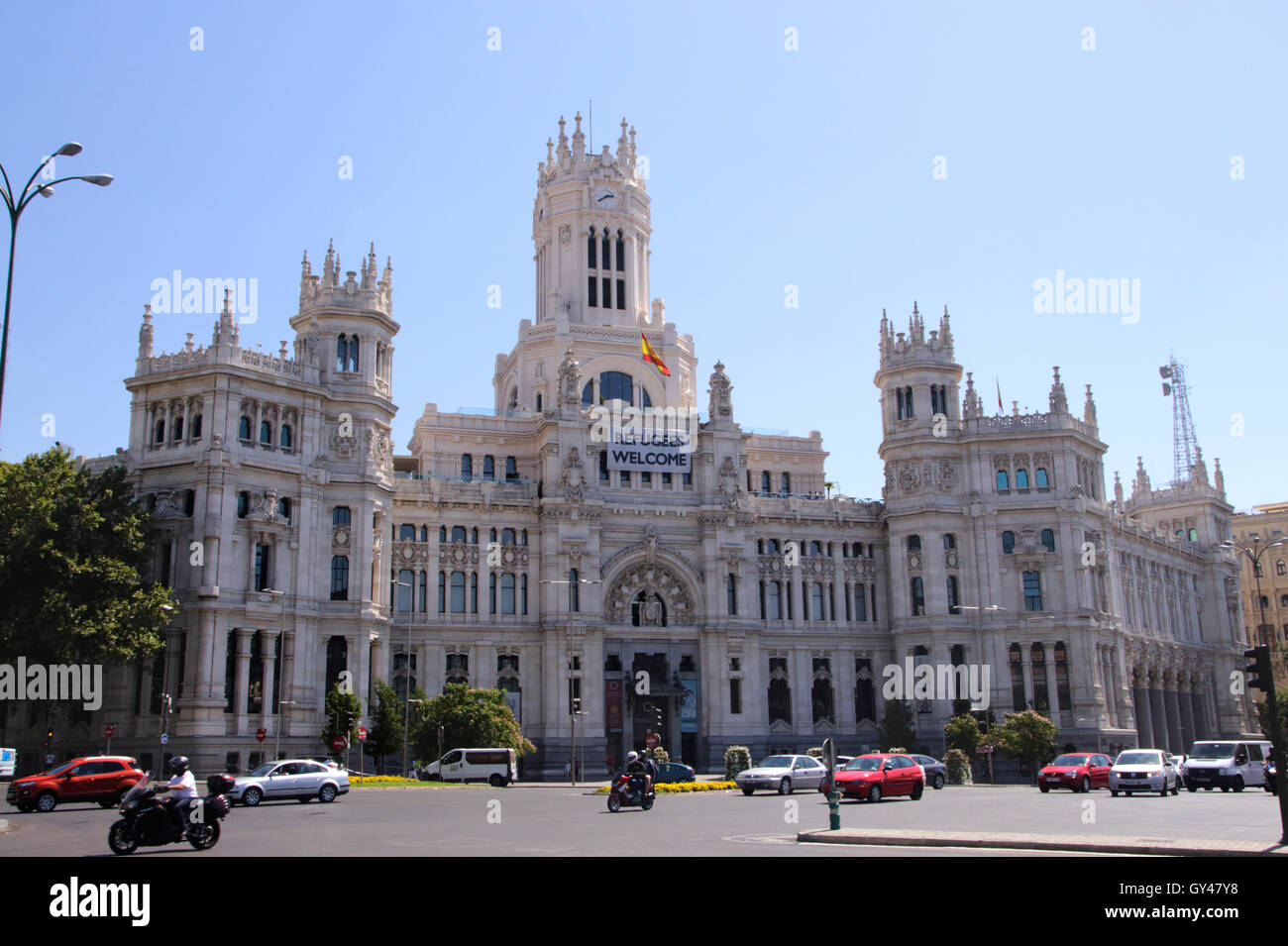 Palacio de Comunicaciones City Council afficher les réfugiés bannière de bienvenue Madrid Espagne Banque D'Images