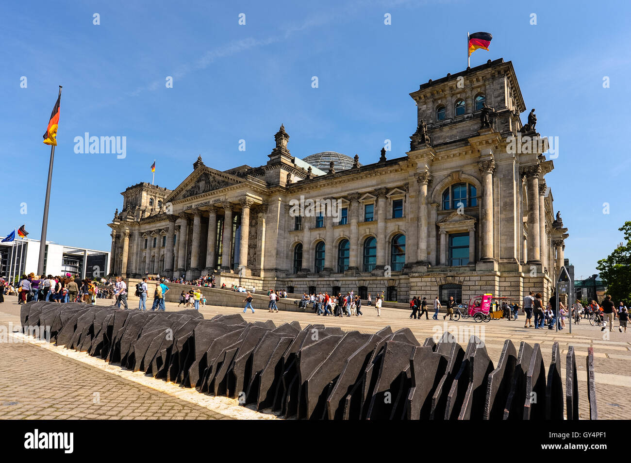 Berlin, Allemagne. Le Reichstag a été ouvert en 1894 et fermé en 1933 après un grave incendie. Après la restauration il a été de nouveau après 1999 un lieu de rencontre pour le Parlement allemand, le Bundestag. Banque D'Images Berlin, Allemagne. Le Reichstag a été ouvert en 1894 et fermé en 1933 après un grave incendie. Après la restauration il a été de nouveau après 1999 un lieu de rencontre pour le Parlement allemand, le Bundestag. Banque D'Images