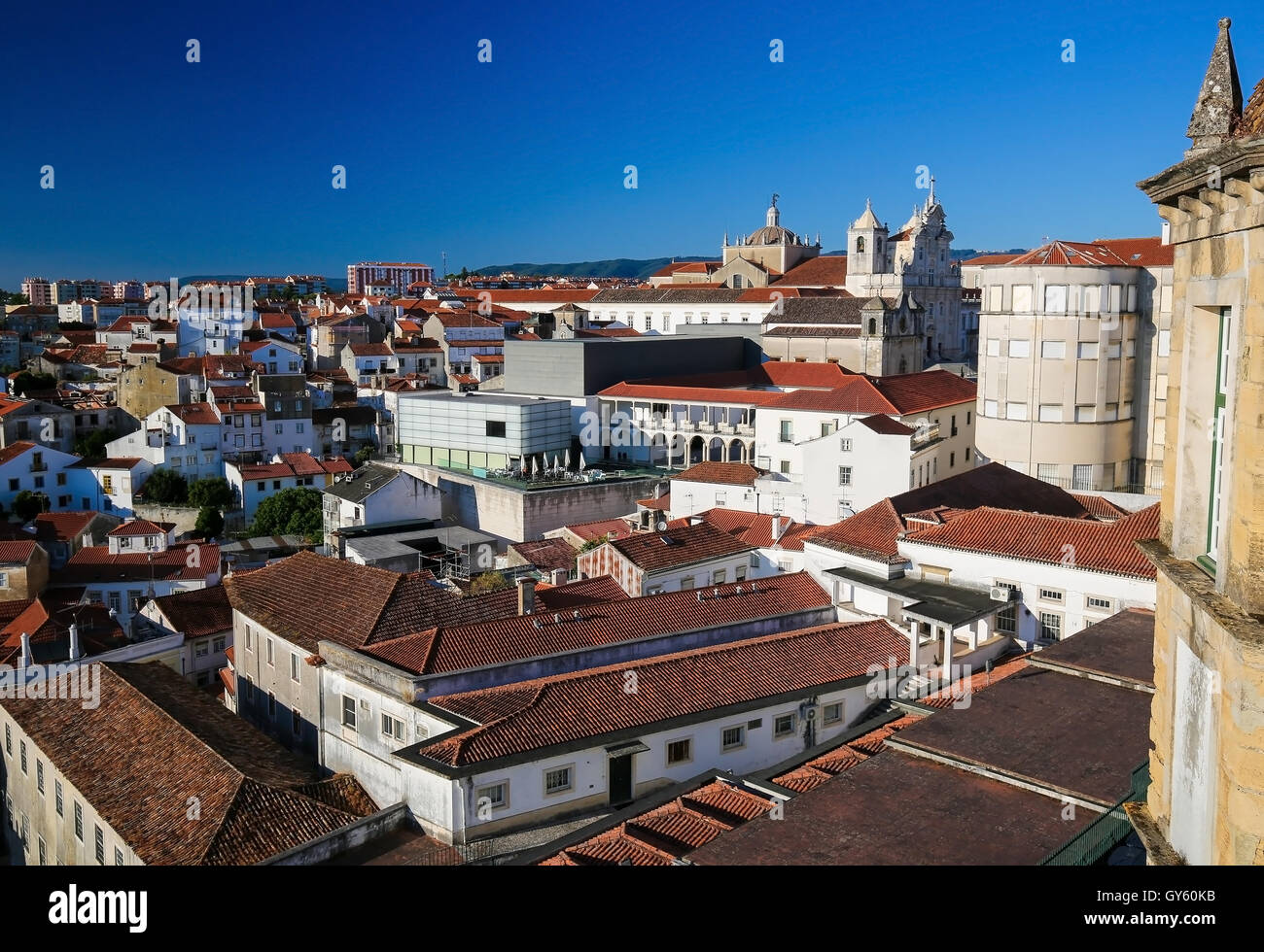 Vue sur le centre historique de Coimbra, Portugal, avec la nouvelle cathédrale Banque D'Images