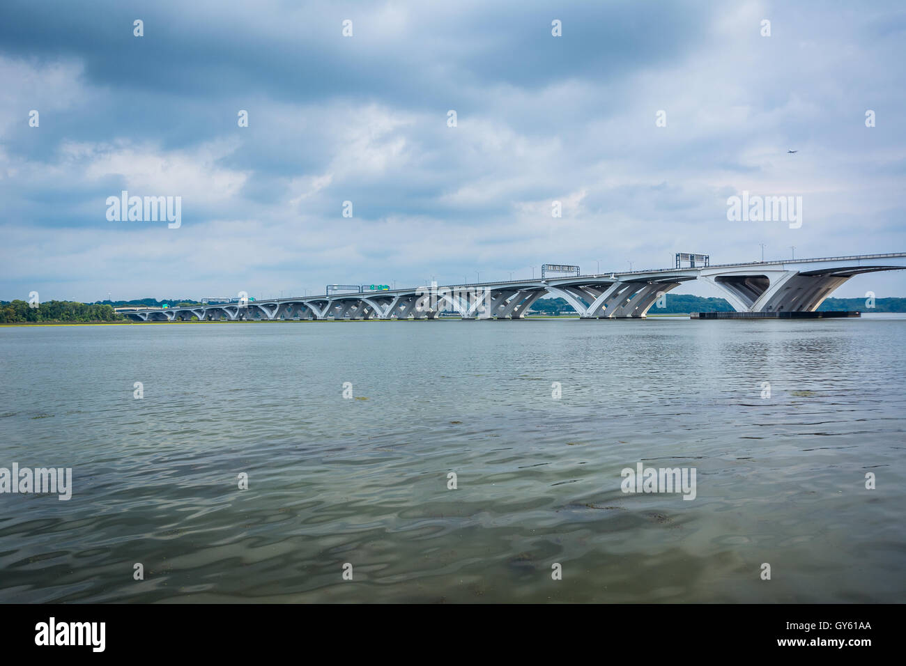 Le Woodrow Wilson Bridge et Potomac River vu d'Alexandria, en Virginie. Banque D'Images