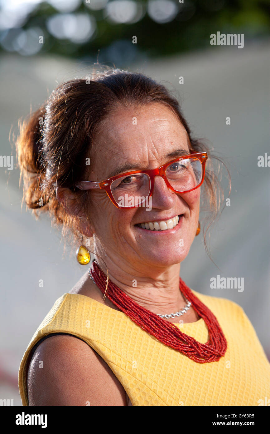 Dr Lesley Morrison, un Écossais G.P. et créateur d'un livre de poésie pour les jeunes médecins, à l'Edinburgh International Book Festival. Edimbourg, Ecosse. 22 août 2016 Banque D'Images