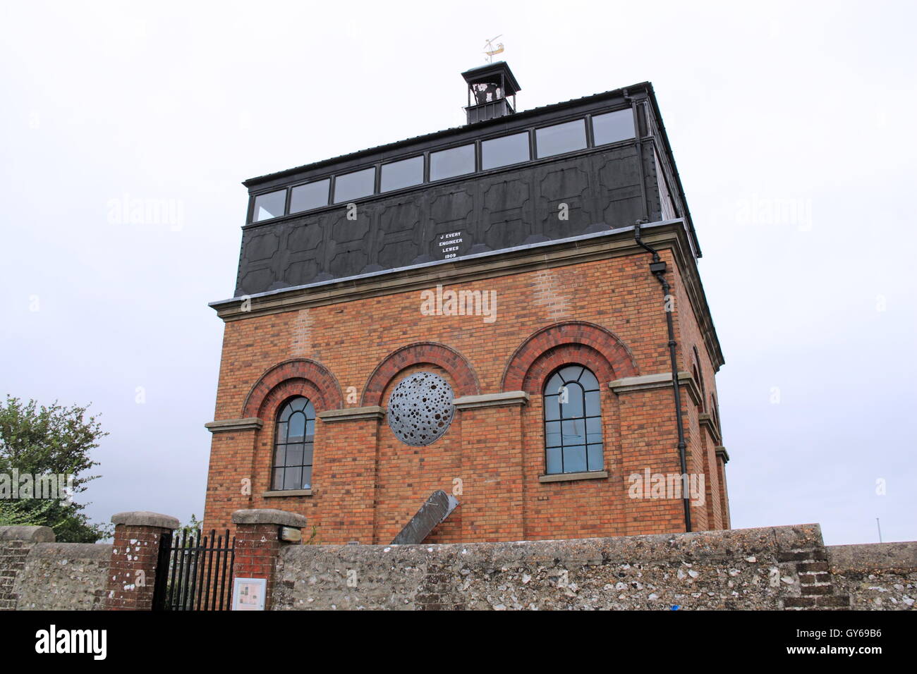 Tour de Foredown et centre d'apprentissage (ancien château d'eau), Lancing, Brighton, East Sussex, Angleterre, Royaume-Uni UK Banque D'Images