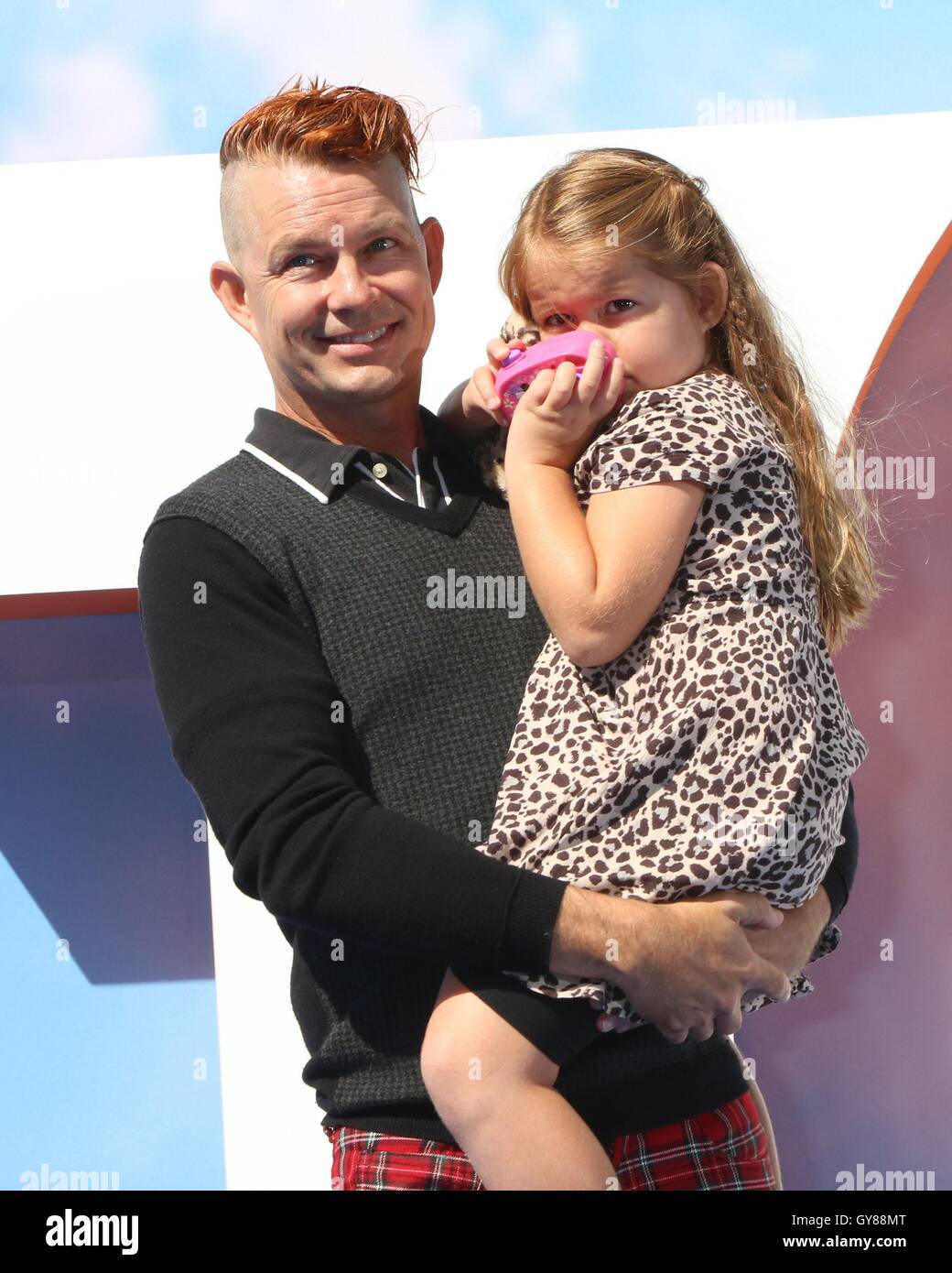 Los Angeles, CA, USA. 17 Sep, 2016. Adrian Young, fille aux arrivées de cigognes Premiere, Regency Westwood Village Theatre, Los Angeles, CA Septembre 17, 2016. Credit : Priscilla Grant/Everett Collection/Alamy Live News Banque D'Images