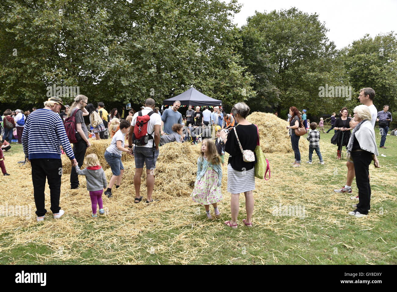 Londres, Angleterre, Royaume-Uni - 18/09/2016 - Familles et enfants au moulin à vent à Brixton pour le London Open House festival - Crédit : Stefano Padoan / Alamy News Banque D'Images