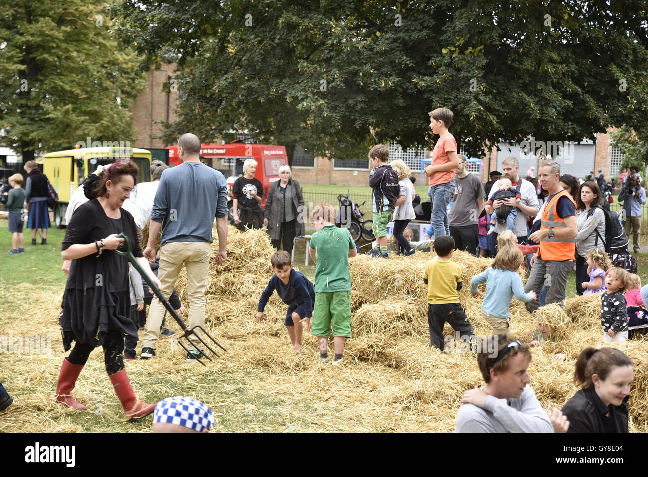 Londres, Angleterre, Royaume-Uni - 18/09/2016 - Familles et enfants au moulin à vent à Brixton pour le London Open House festival - Crédit : Stefano Padoan / Alamy News Banque D'Images