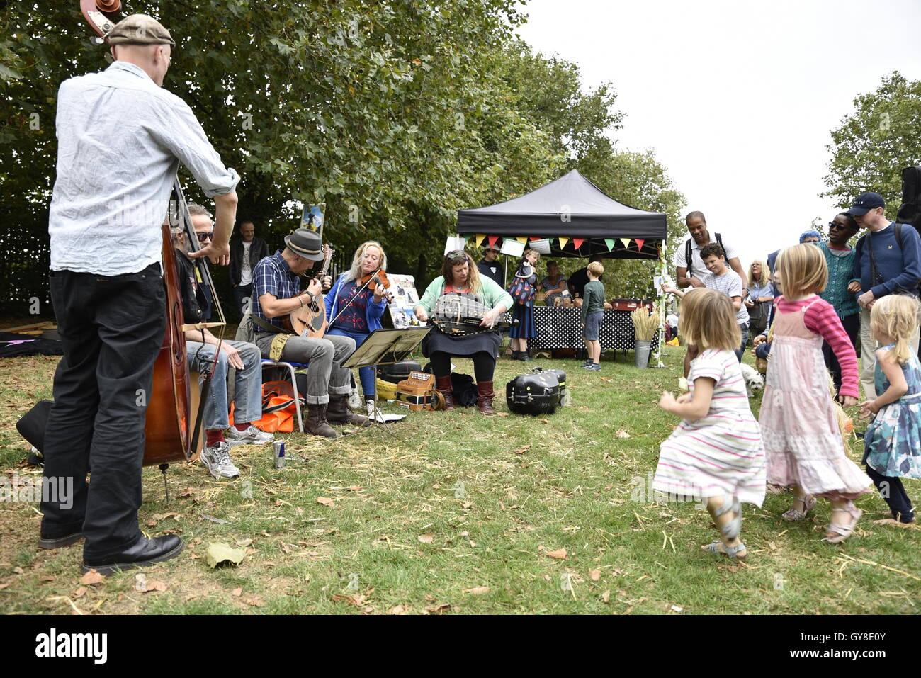 Londres, Angleterre, Royaume-Uni - 18/09/2016 - Familles et enfants au moulin à vent à Brixton pour le London Open House festival - Crédit : Stefano Padoan / Alamy News Banque D'Images