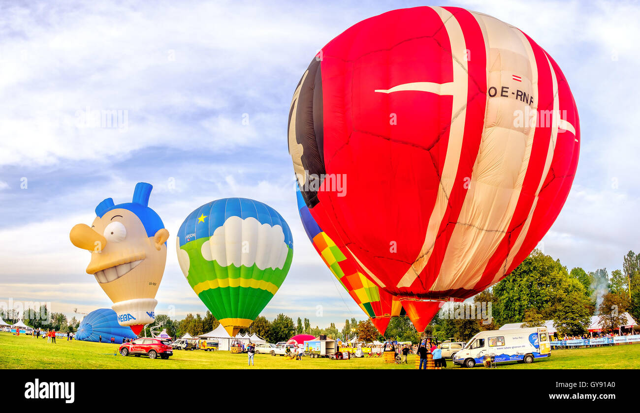 Ferrara, Italie, 09-17-2016 : ballons colorés au Festival Balloning Ferrara Banque D'Images