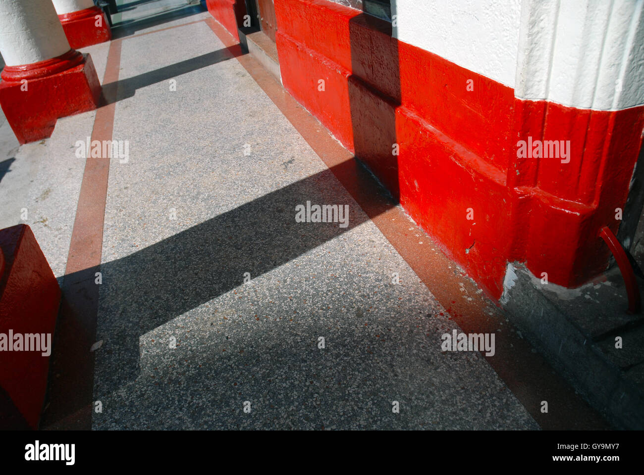 Peint en rouge, promenade, La Havane, Cuba. Banque D'Images