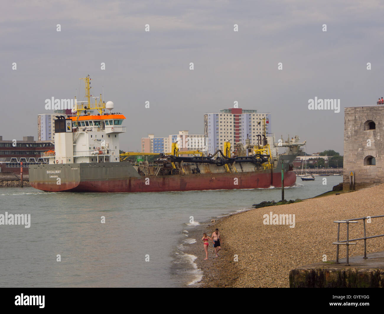 TSHD Shoalway,une drague à succion détenu et exploité par Royal BOSKALIS WESTMINSTER, entrant dans le port de Portsmouth Banque D'Images