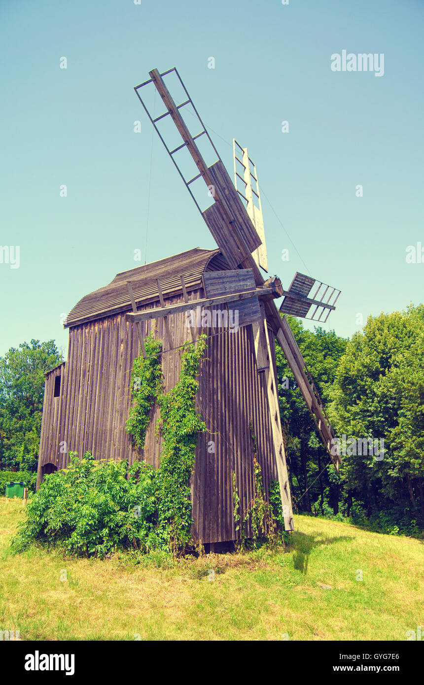 Ancien moulin en bois de l'Ukraine. Banque D'Images