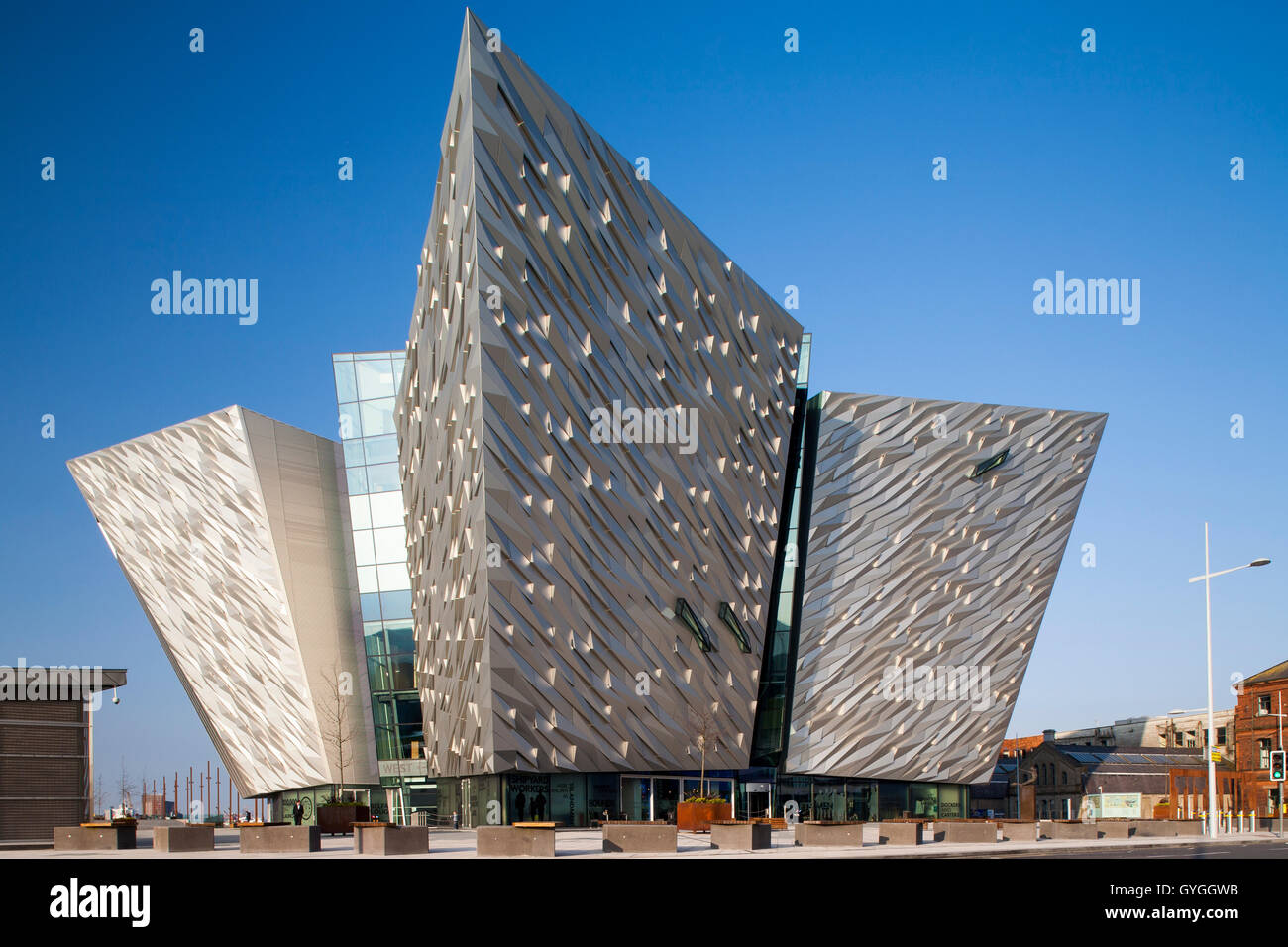 Titanic Belfast - un musée construit sur le site du chantier naval qui a construit le célèbre navire RMS Titanic qui a coulé sur son voyage inaugural en 1912. Banque D'Images