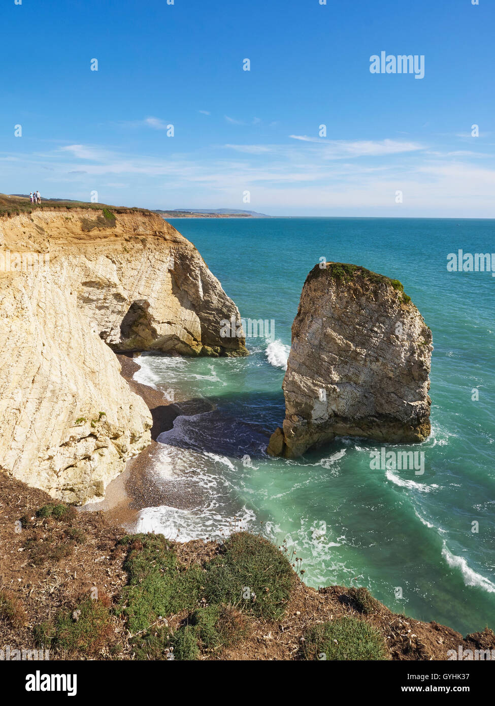 La baie d'eau douce et mer stacks sur l'île de Wight de Compton down Banque D'Images