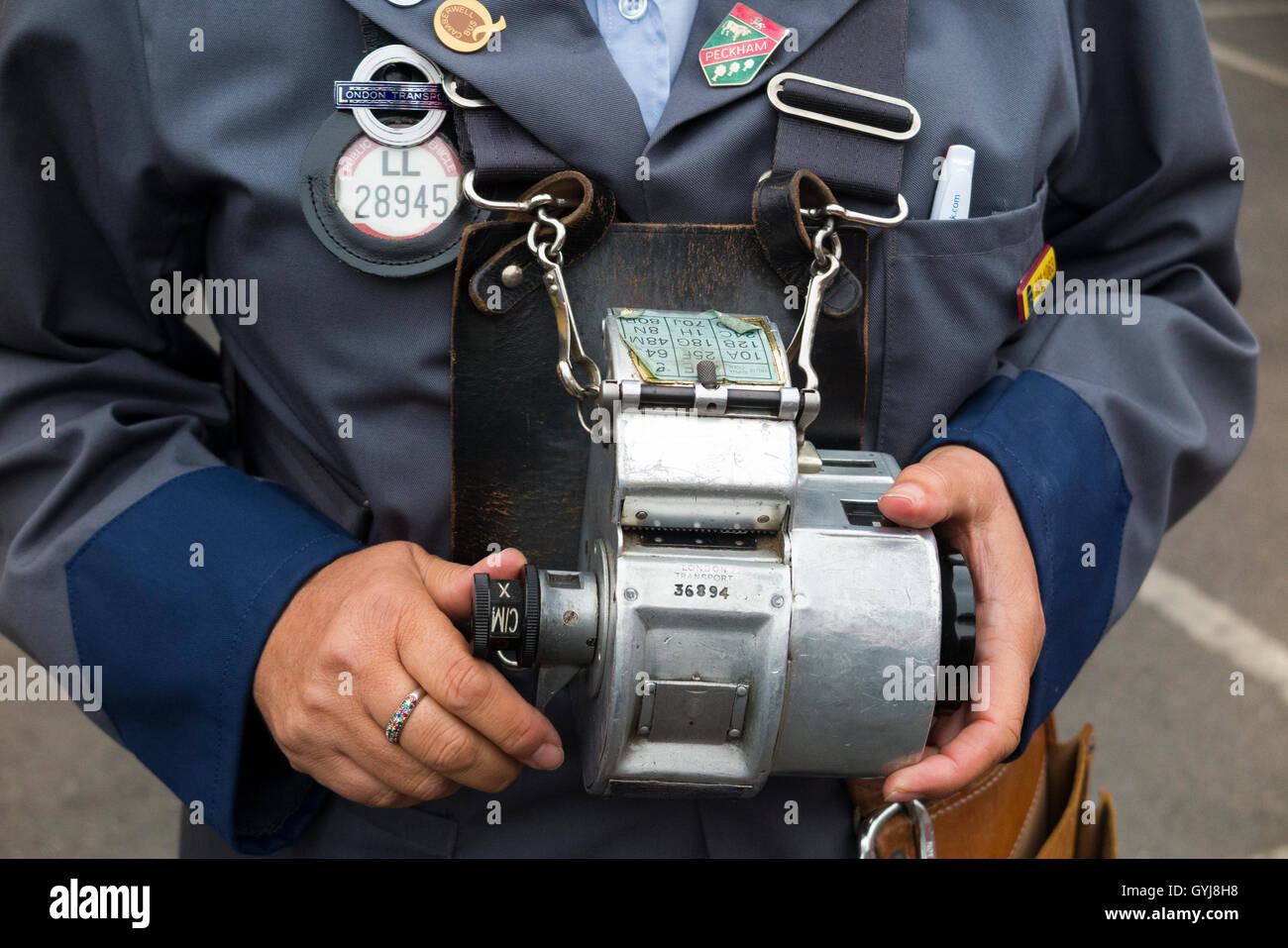 London Transport ticket machine utilisée par autobus l'émission de billets aux voyageurs / passager à bord des autobus en 1970, 1980 & 1990 Banque D'Images