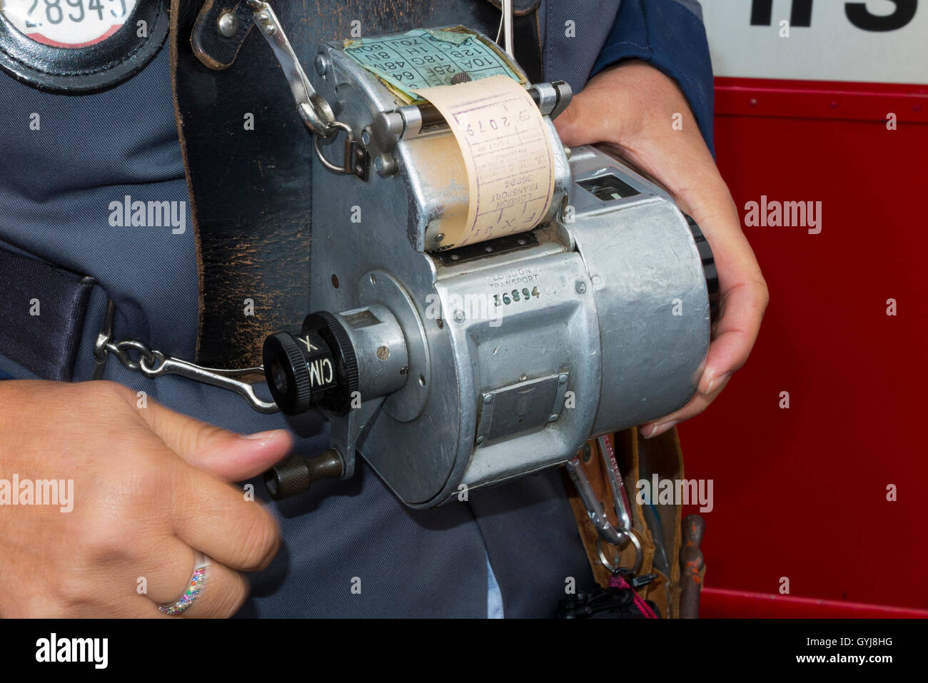 London Transport ticket machine utilisée par autobus l'émission de billets aux voyageurs / passager à bord des autobus en 1970, 1980 & 1990 Banque D'Images