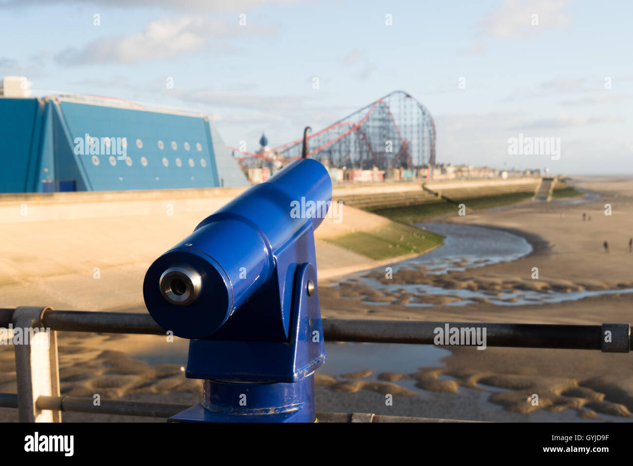 Beach view et un gros télescope à Blackpool Banque D'Images